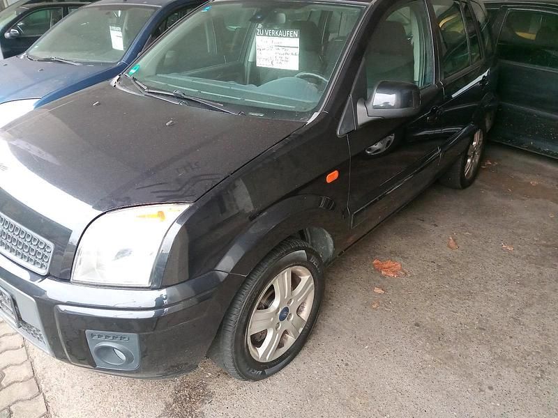 Gebraucht Ford Fusion 80 PS (58 kW) 2012 Schwarz Kleinwagen