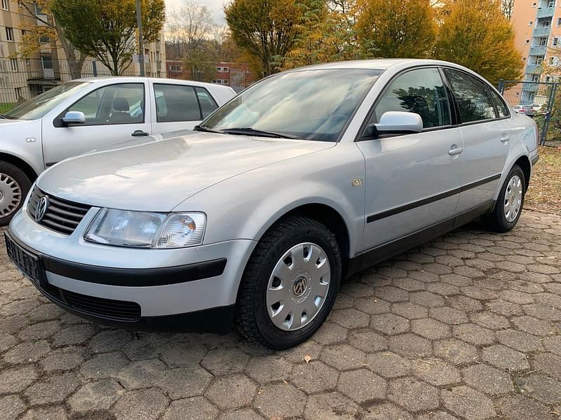 Silber Gebraucht 1999 VW Passat Limousine | 3.000 € (Fairer Preis) - Bild 1/4