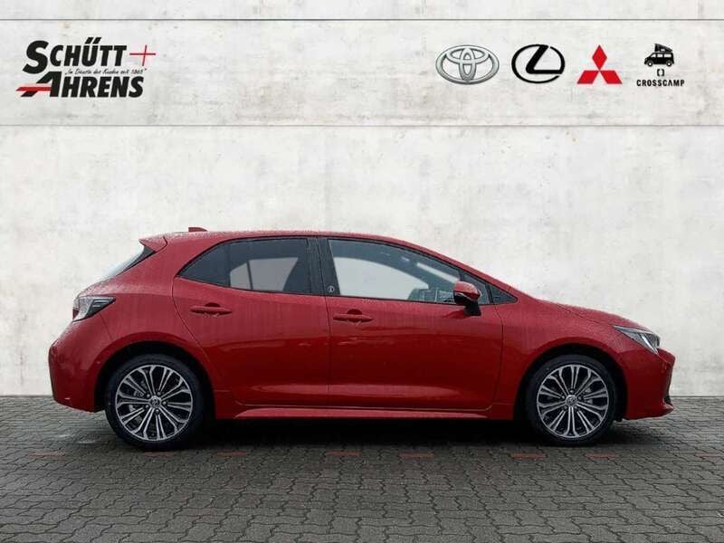 Gebraucht Toyota Corolla Team 122 PS (89 kW) 2022 Emotional red 2 Limousine