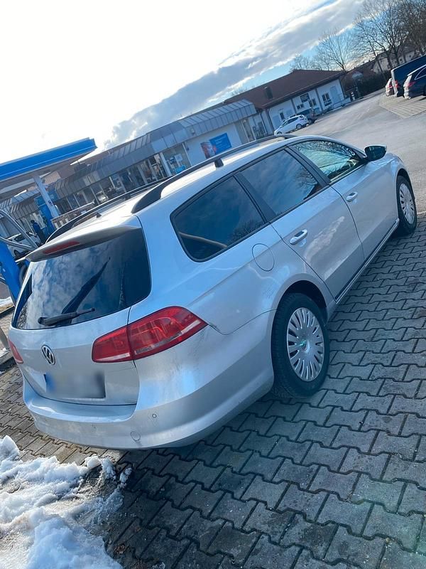 Gebraucht VW Passat 140 PS (102 kW) 2012 Grau Kombi