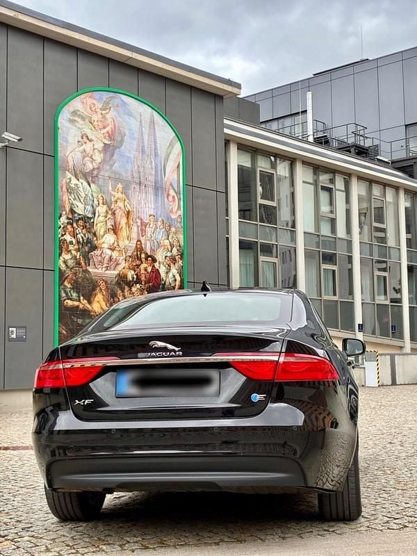 Gebraucht Jaguar XF Pure 163 PS (119 kW) 2018 Schwarz Limousine