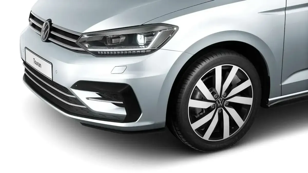 Gebraucht VW Touran Comfortline 150 PS (110 kW) 2024 Silber Van / Kleinbus