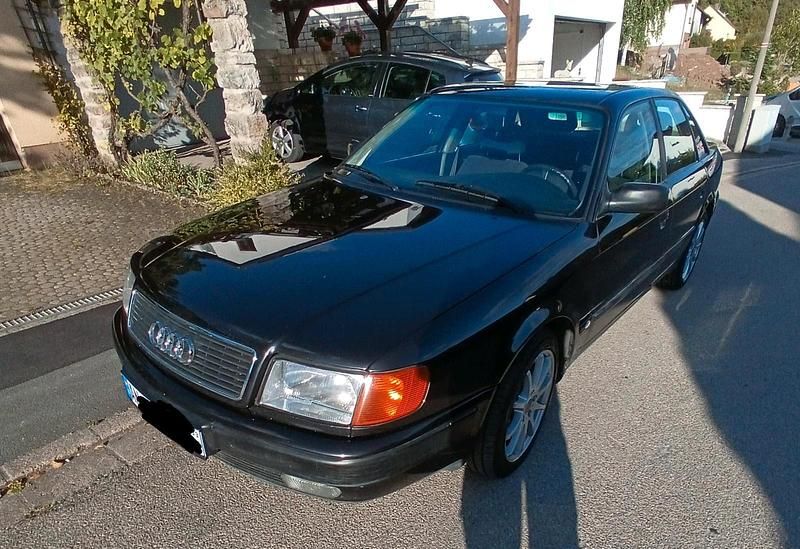 Schwarz Gebraucht 1993 Audi 100 Limousine | 5.555 € - Bild 1/4