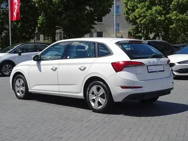 Gebraucht Skoda Scala 95 PS (69 kW) 2020 Weiß Kleinwagen