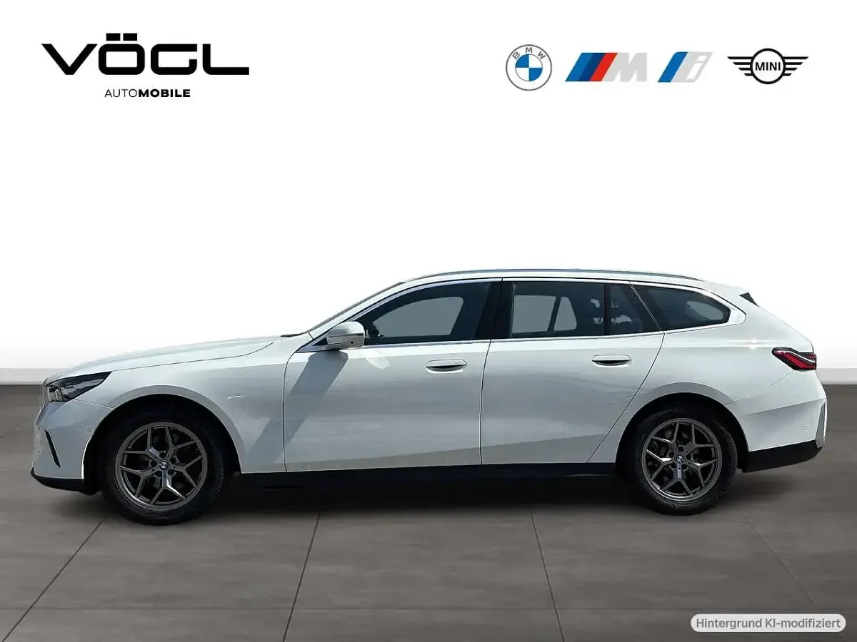 Gebraucht BMW 520 Sport Line 197 PS (144 kW) 2025 Alpinweiß uni Kombi