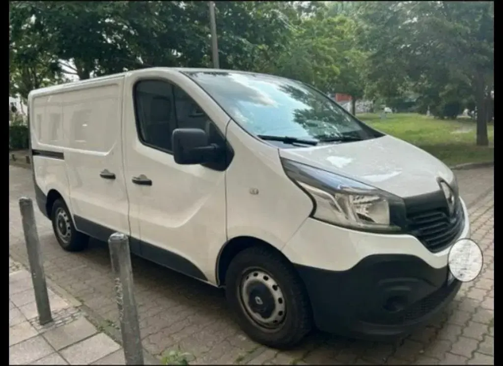 Second-hand Renault Trafic 121 CP (88 kW) 2018 Alb Monovolum