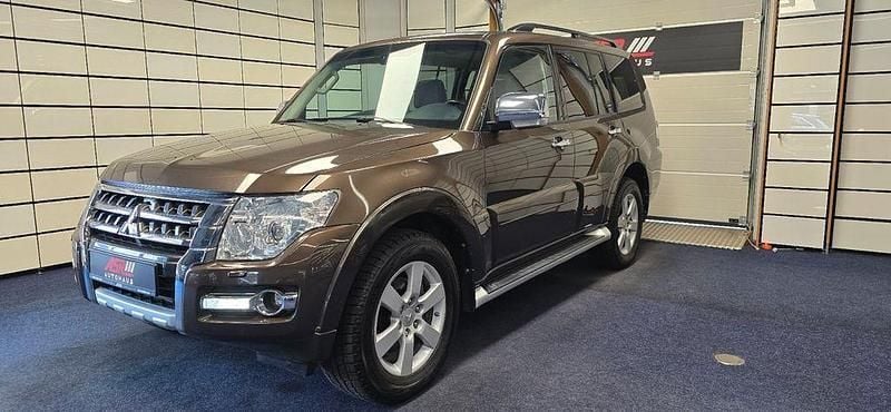 Braun Gebraucht 2018 Mitsubishi Pajero Edition SUV | 29.999 € (Fairer Preis) - Bild 1/4