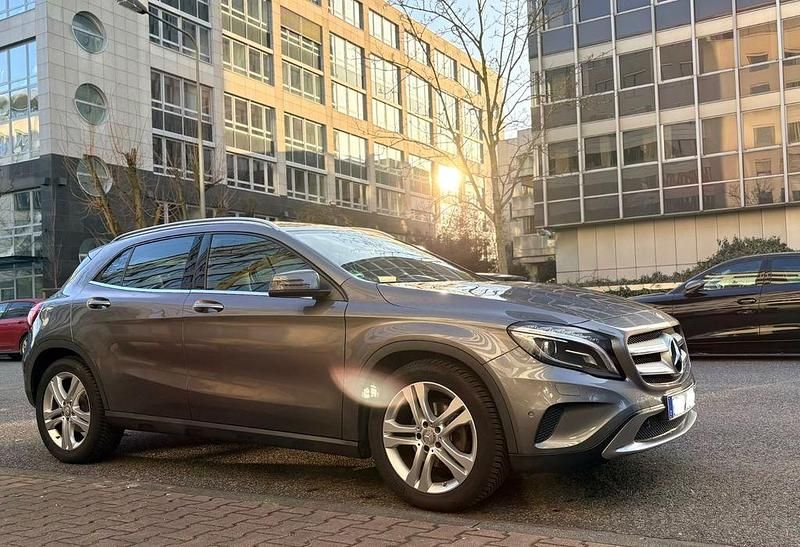 Gebraucht Mercedes GLA180 Urban 122 PS (89 kW) 2016 Grau SUV