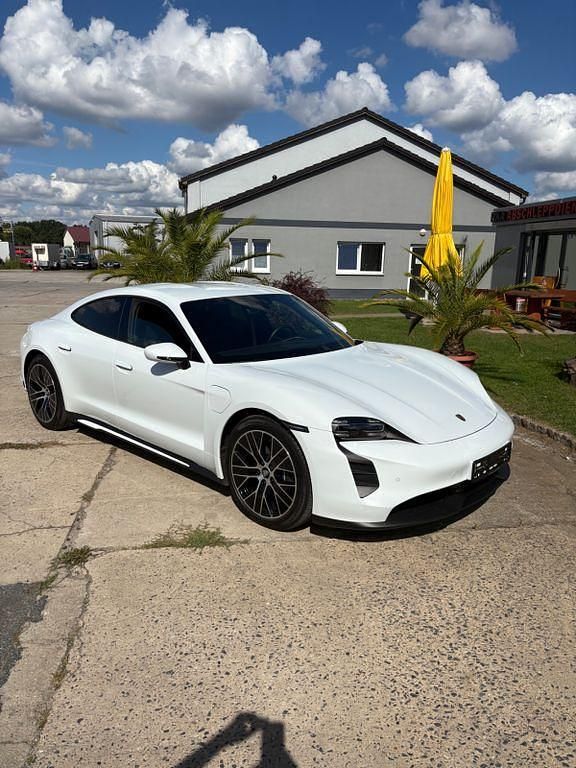 Weiß Gebraucht 2024 Porsche Taycan Sport Limousine | 70.900 € (Superpreis) - Bild 1/4