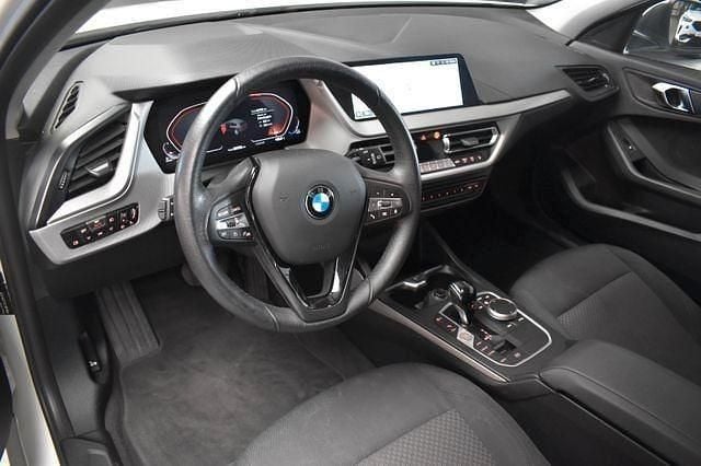 Weiß Gebraucht 2022 BMW 116 Advantage Kleinwagen | 17.999 € (Guter Preis) - Bild 1/2