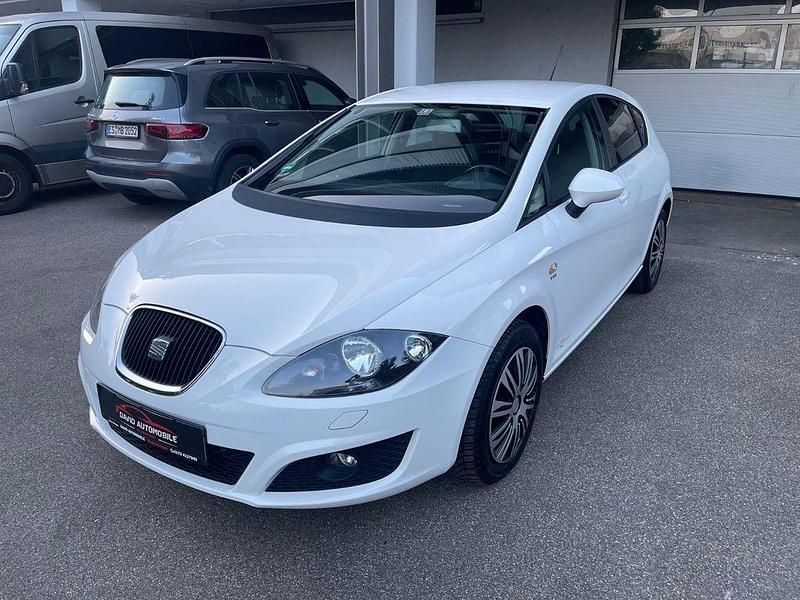 Weiß Gebraucht 2011 Seat Leon Copa Limousine | 3.900 € (Fairer Preis) - Bild 1/4