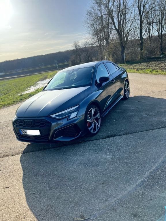 Grau Gebraucht 2021 Audi S3 Ambiente Limousine | 42.500 € - Bild 1/4