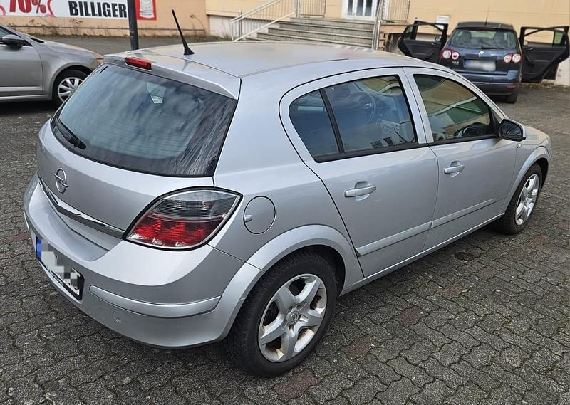 Gebraucht Opel Astra 90 PS (66 kW) 2007 Grau Limousine