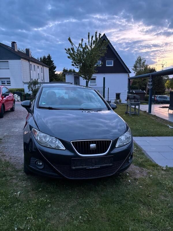 Schwarz Gebraucht 2010 Seat Ibiza Limousine | 2.300 € (Guter Preis) - Bild 1/4