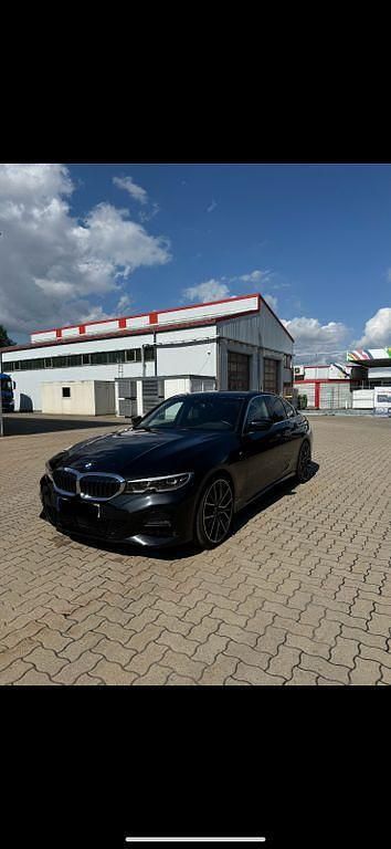 Schwarz Gebraucht 2021 BMW 320 M Sport Limousine | 29.500 € (Guter Preis) - Bild 1/4