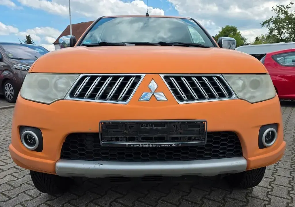 Gebraucht Mitsubishi L200 Invite 136 PS (100 kW) 2012 Orange Pickup