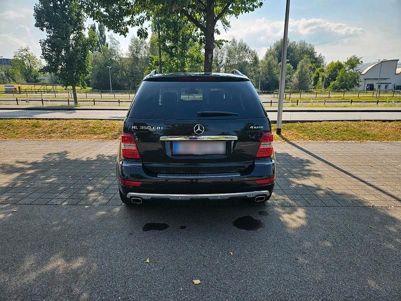 Gebraucht Mercedes ML350 Edition 231 PS (169 kW) 2011 Schwarz SUV