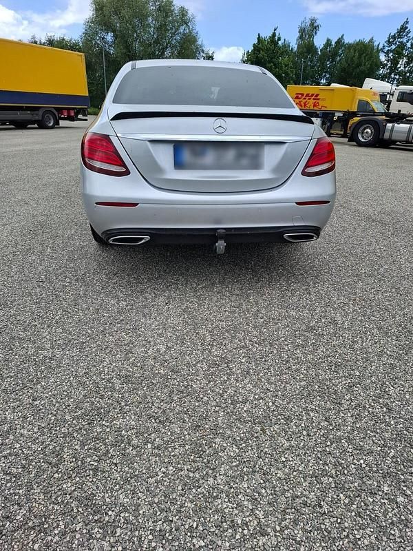 Gebraucht Mercedes E220 Avantgarde 194 PS (142 kW) 2017 Silber Limousine