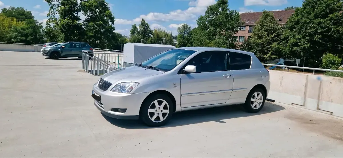 Gebraucht Toyota Corolla 97 PS (71 kW) 2002 Silber Kleinwagen