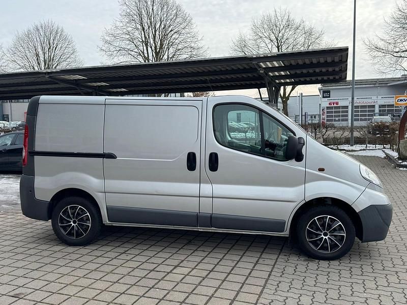 Gebraucht Opel Vivaro 90 PS (66 kW) 2014 Silber Van / Kleinbus