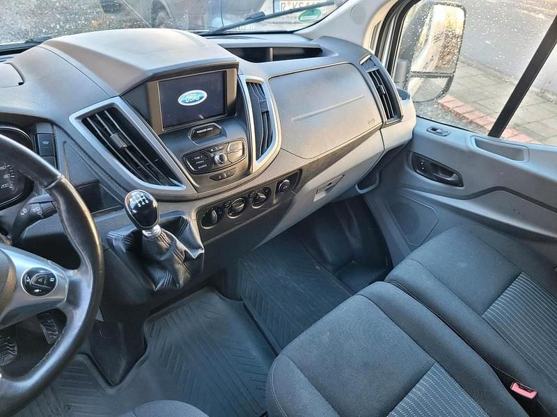 Gebraucht Ford Transit 131 PS (96 kW) 2019 Silber Van