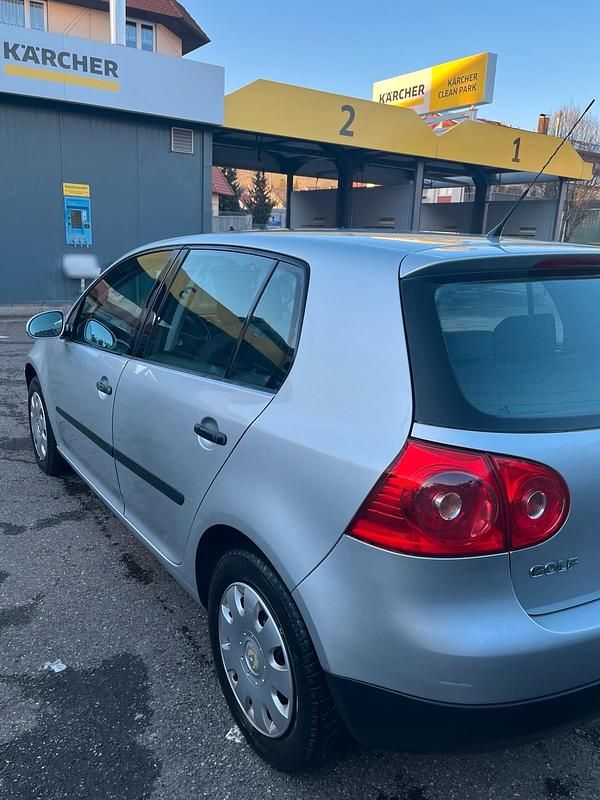 Gebraucht VW Golf V 74 PS (54 kW) 2005 Silber Kleinwagen