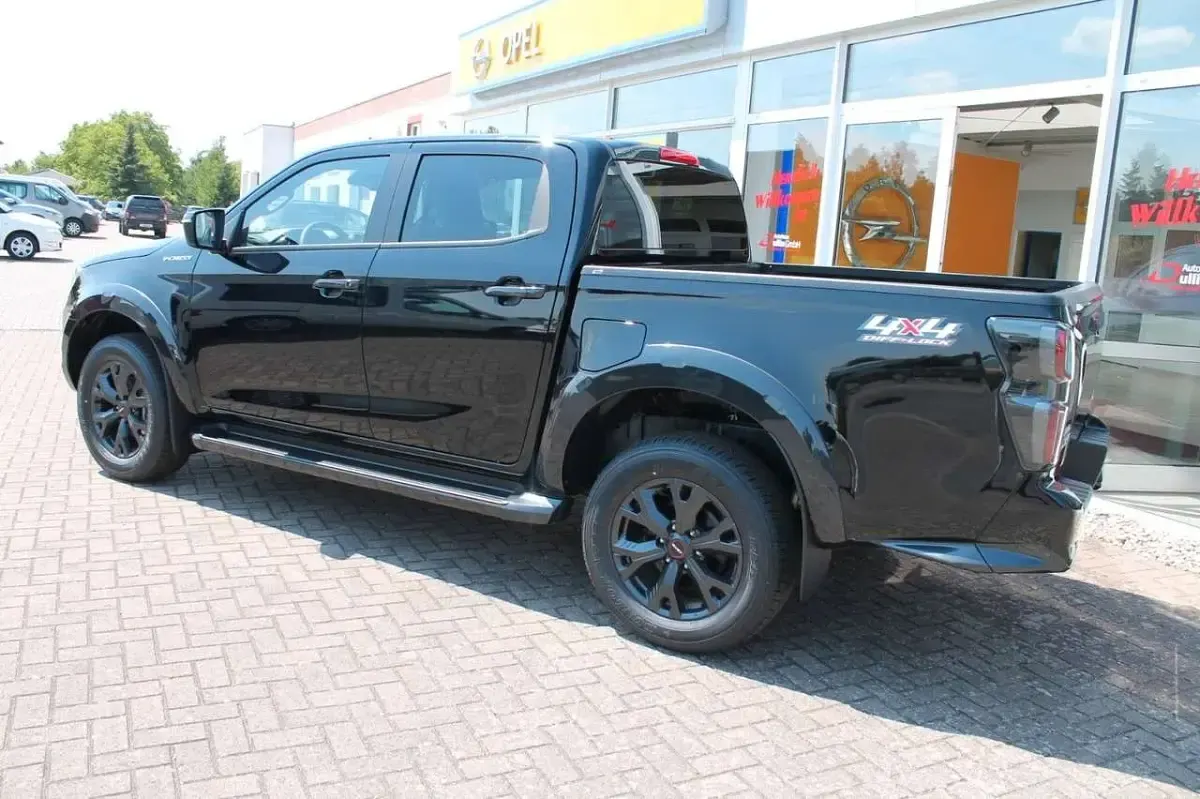Neu Isuzu D-Max 163 PS (119 kW) 2025 Schwarz Pickup