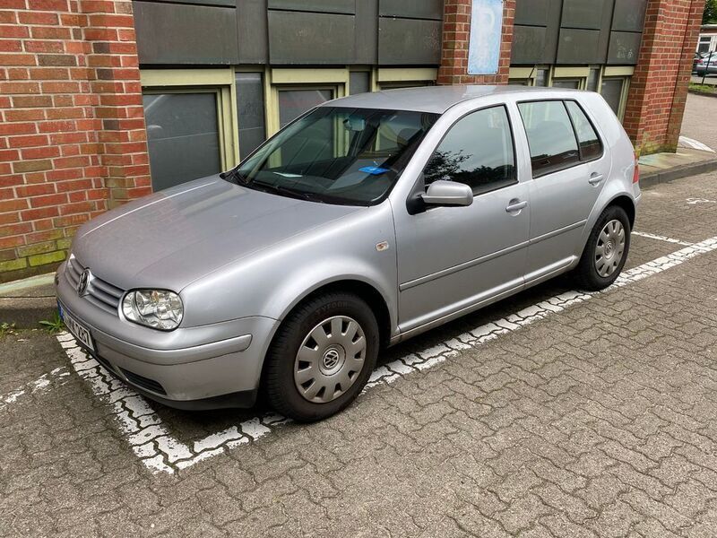 Silber Gebraucht 2003 VW Golf IV Pacific Limousine | 1.390 € (Guter Preis) - Bild 1/4