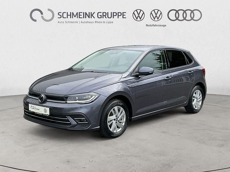 Rauchgrau metallic Gebraucht 2024 VW Polo Style Limousine | 22.880 € (Fairer Preis) - Bild 1/4