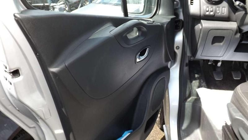 Gebraucht Opel Vivaro 145 PS (106 kW) 2017 Silber Van / Kleinbus