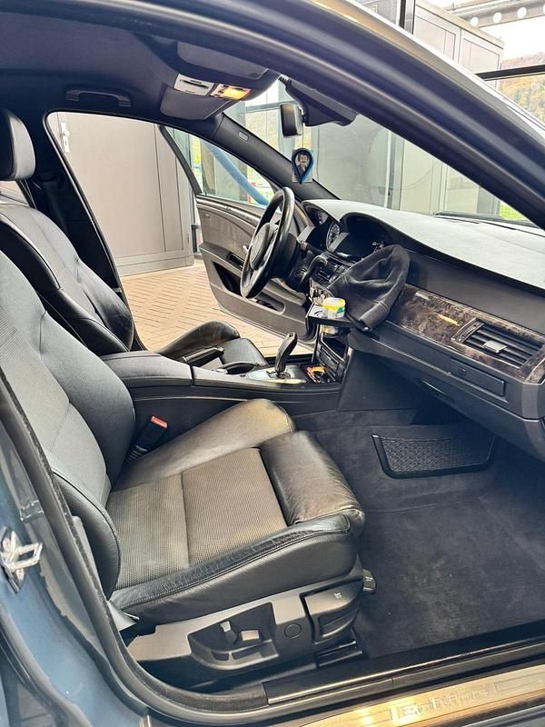 Gebraucht BMW 520 177 PS (130 kW) 2009 Blau Limousine