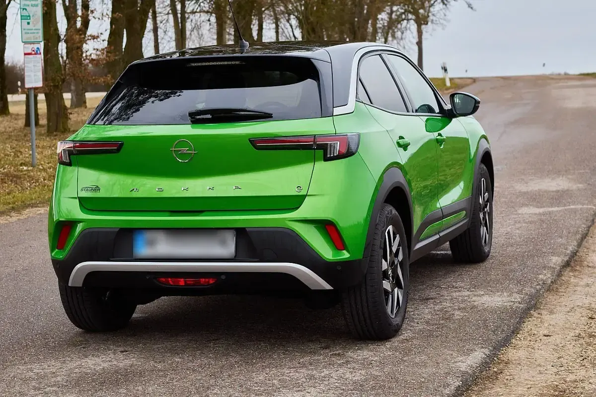 Gebraucht Opel Mokka-e Elegance 100 kW (136 PS) 2023 Grün SUV