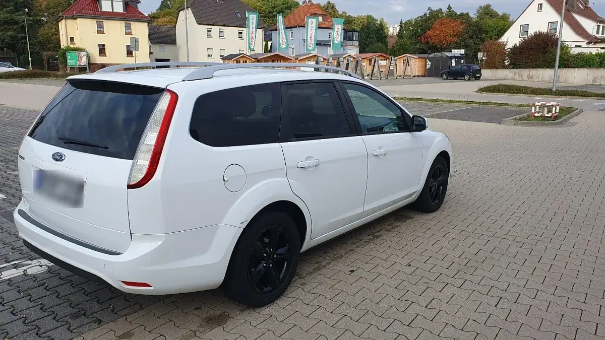 Gebraucht Ford Focus 125 PS (91 kW) 2009 Weiß Kombi