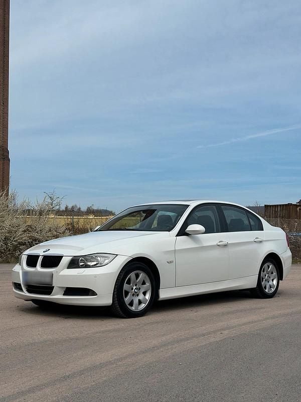 Gebraucht BMW 320 170 PS (125 kW) 2007 Weiß Limousine