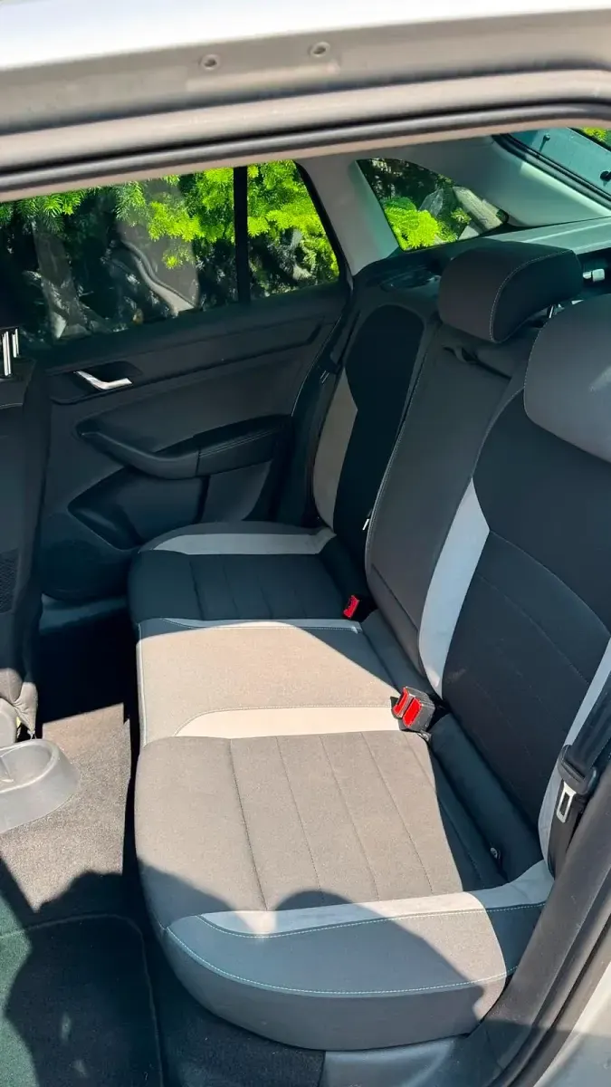 Gebraucht Skoda Rapid Joy 115 PS (84 kW) 2016 Silber Kleinwagen