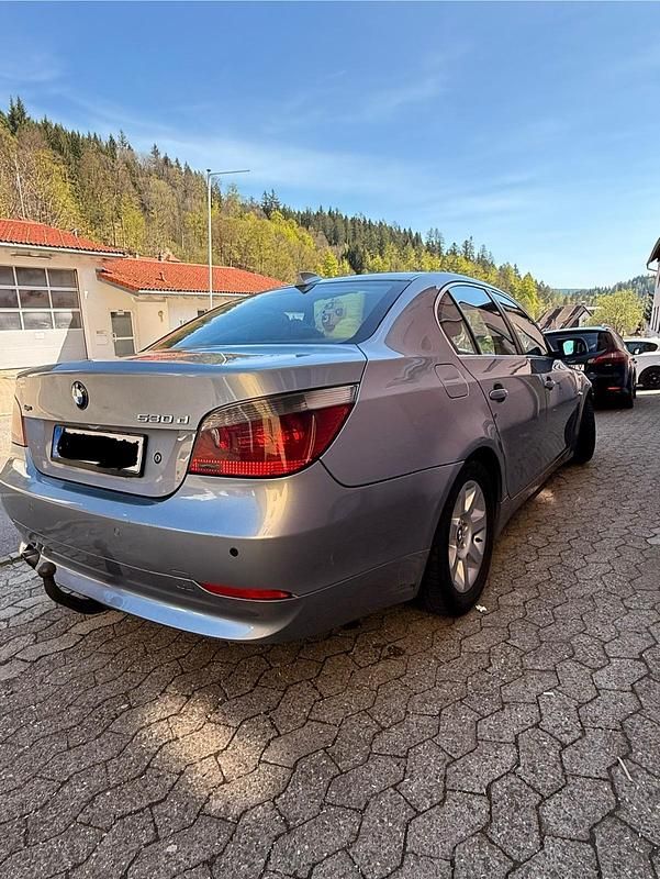 Gebraucht BMW 530 218 PS (160 kW) 2005 Grau Limousine