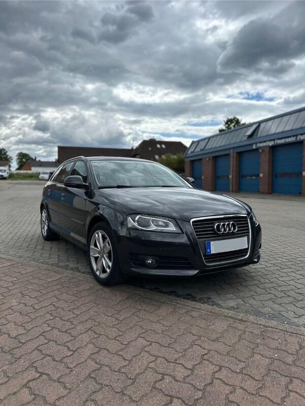 Grau Gebraucht 2010 Audi A3 Sportback Ambition Kleinwagen | 5.500 € (Guter Preis) - Bild 1/4