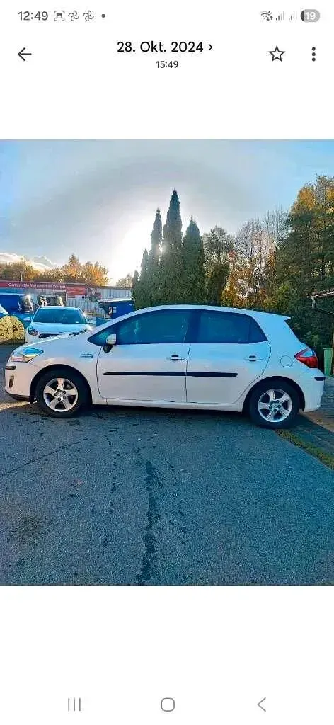 Gebraucht Toyota Auris Hybrid 136 PS (100 kW) 2011 Weiß Limousine