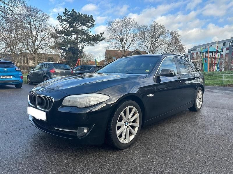 Schwarz Gebraucht 2012 BMW 520 Kombi | 6.390 € (Superpreis) - Bild 1/4
