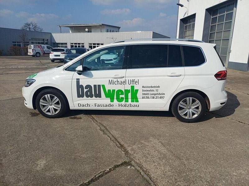 Gebraucht VW Touran Highline 150 PS (110 kW) 2020 Pure white Van / Kleinbus