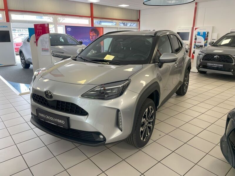 Silber Neu 2025 Toyota Yaris Cross SUV | 29.950 € (Fairer Preis) - Bild 1/4