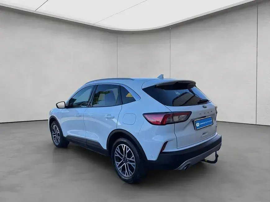 Używany Ford Kuga Titanium 224 KM (164 kW) 2022 Biały SUV