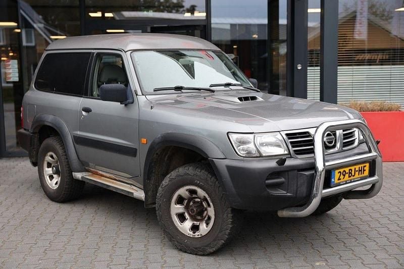 Grau Gebraucht 2003 Nissan Patrol Comfort SUV | 7.254 € (Superpreis) - Bild 1/4