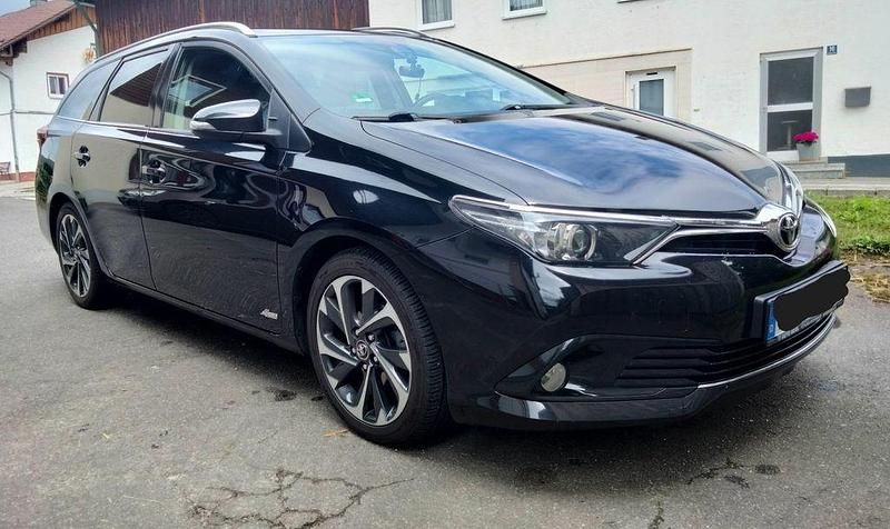 Schwarz Gebraucht 2016 Toyota Auris Touring Sports Kombi | 10.900 € (Fairer Preis) - Bild 1/4