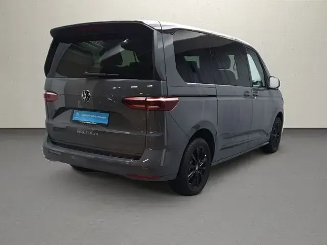 Neu VW Multivan Edition 150 PS (110 kW) 2026 Candy weiß/deep black perleffe Van / Kleinbus