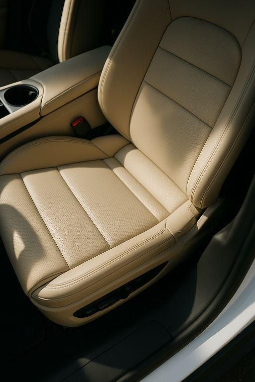 Gebraucht Porsche Taycan Performance Package 350 kW (476 PS) 2021 Weiß Limousine