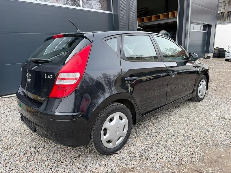 Gebraucht Hyundai i30 Edition 90 PS (66 kW) 2011 Schwarz Limousine