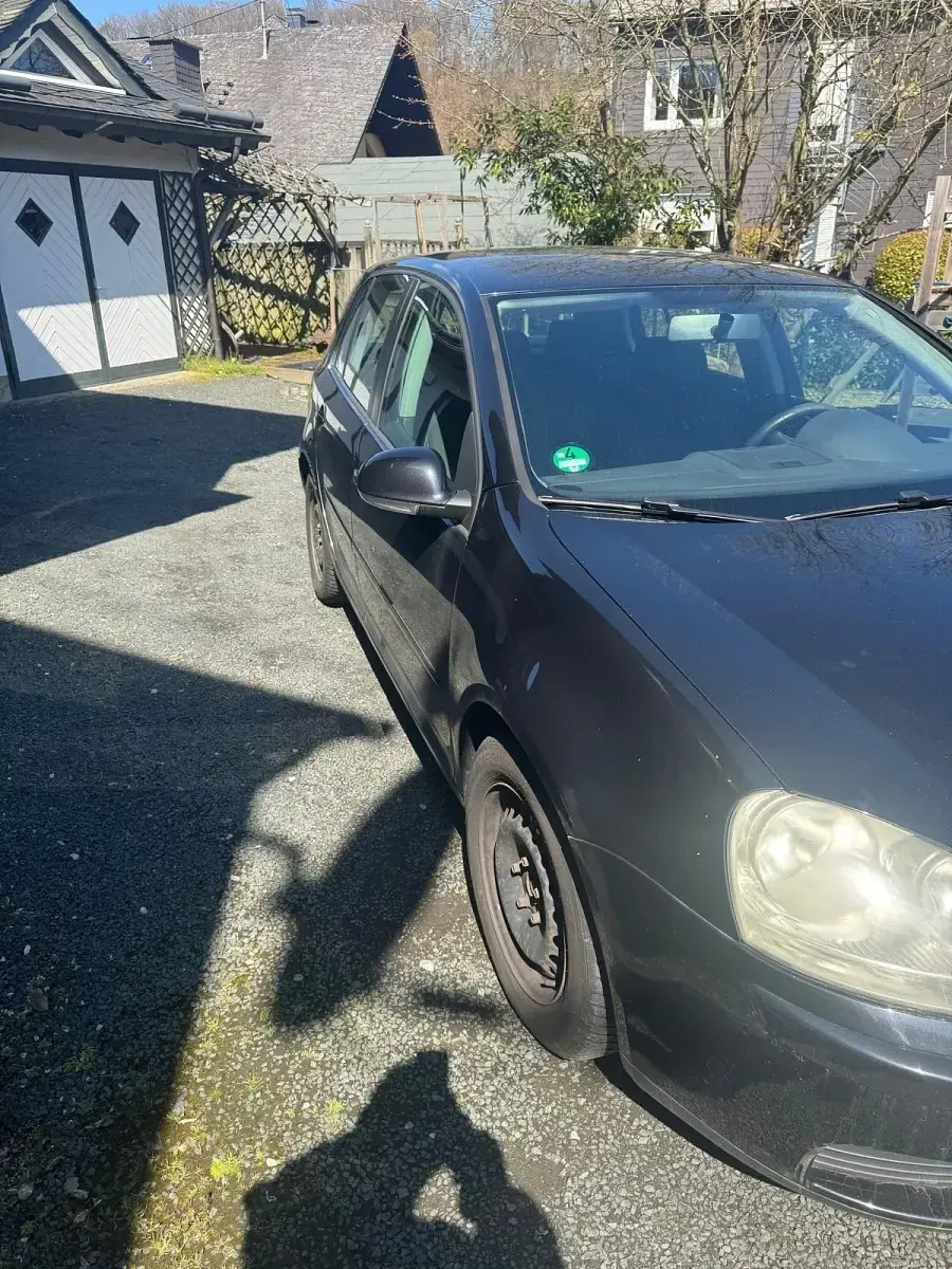 Gebraucht VW Golf V 102 PS (75 kW) 2005 Schwarz Kleinwagen