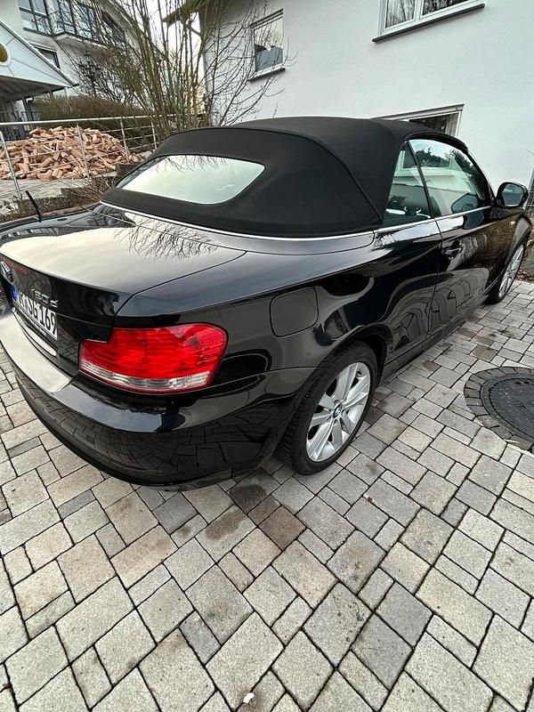 Gebraucht BMW 120 Cabriolet 177 PS (130 kW) 2010 Schwarz Cabrio