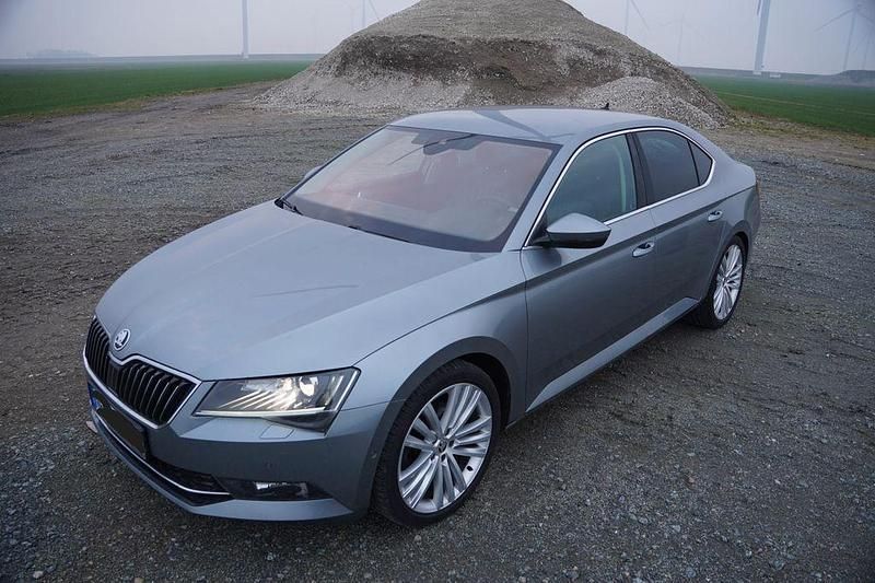Gebraucht Skoda Superb Style 150 PS (110 kW) 2015 Grau Limousine